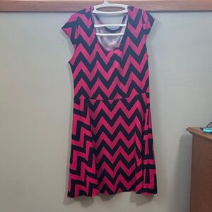 Pinc Vibrant Pink and Black Zigzag Mini Dress
